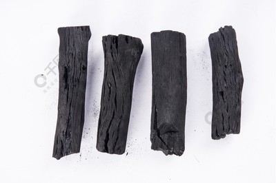 焦灼的艺术 木炭静物特写中的质朴美学